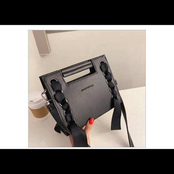 🆕 • LAST ONE •JINGPINPIJU || crossbody bag - Picture 9 of 12